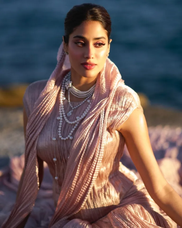 Janhvi Kapoor Cannes 