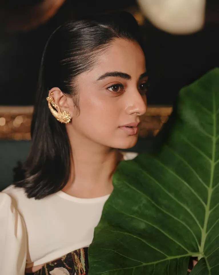 വ്യത്യസ്തമായ ക്ലാസിക് ഫോട്ടോഷൂട്ട് ചിത്രങ്ങൾ പങ്കുവച്ച് നമിത