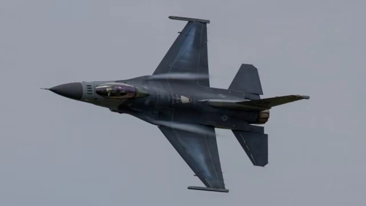 F-16 supersonic fighter jet