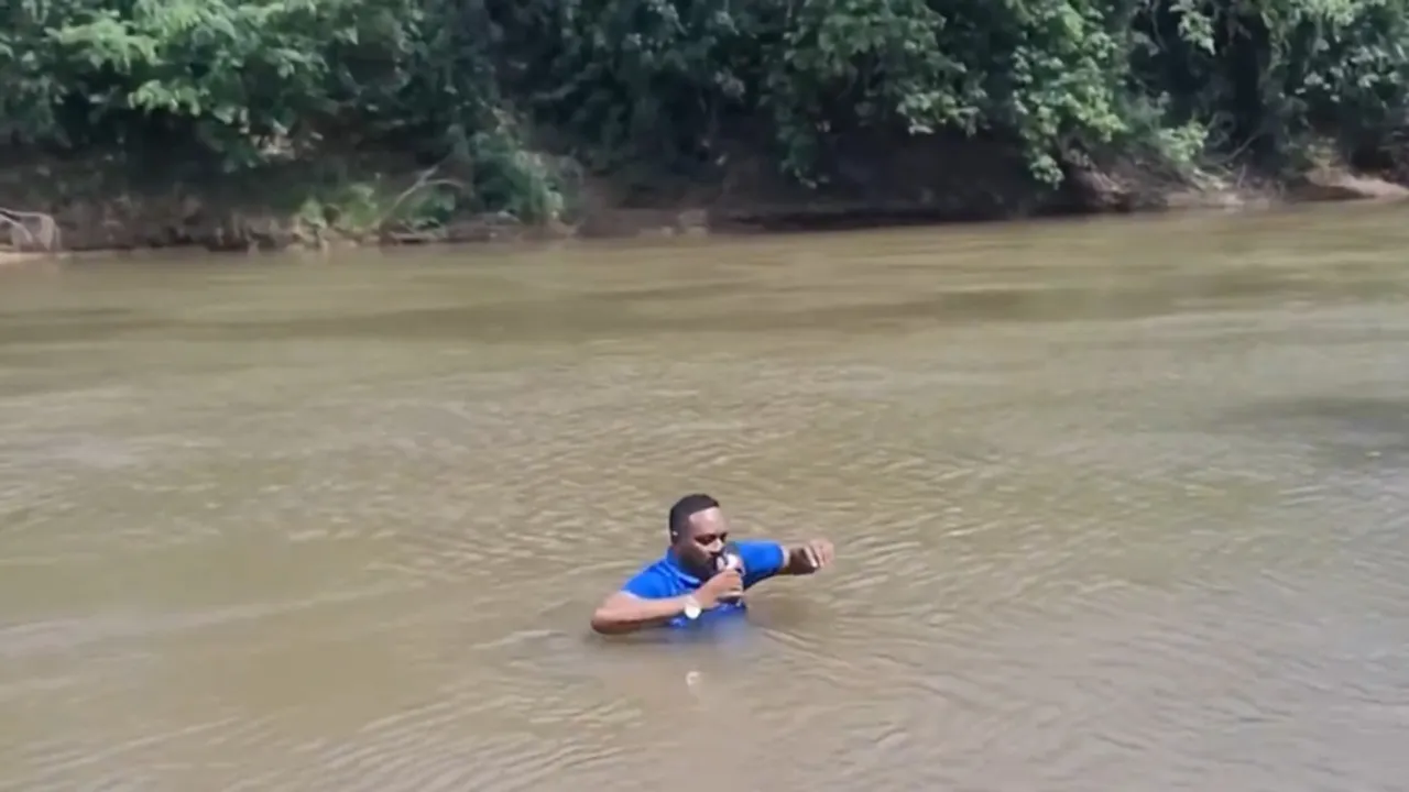 Brazil journalist steps on girls body