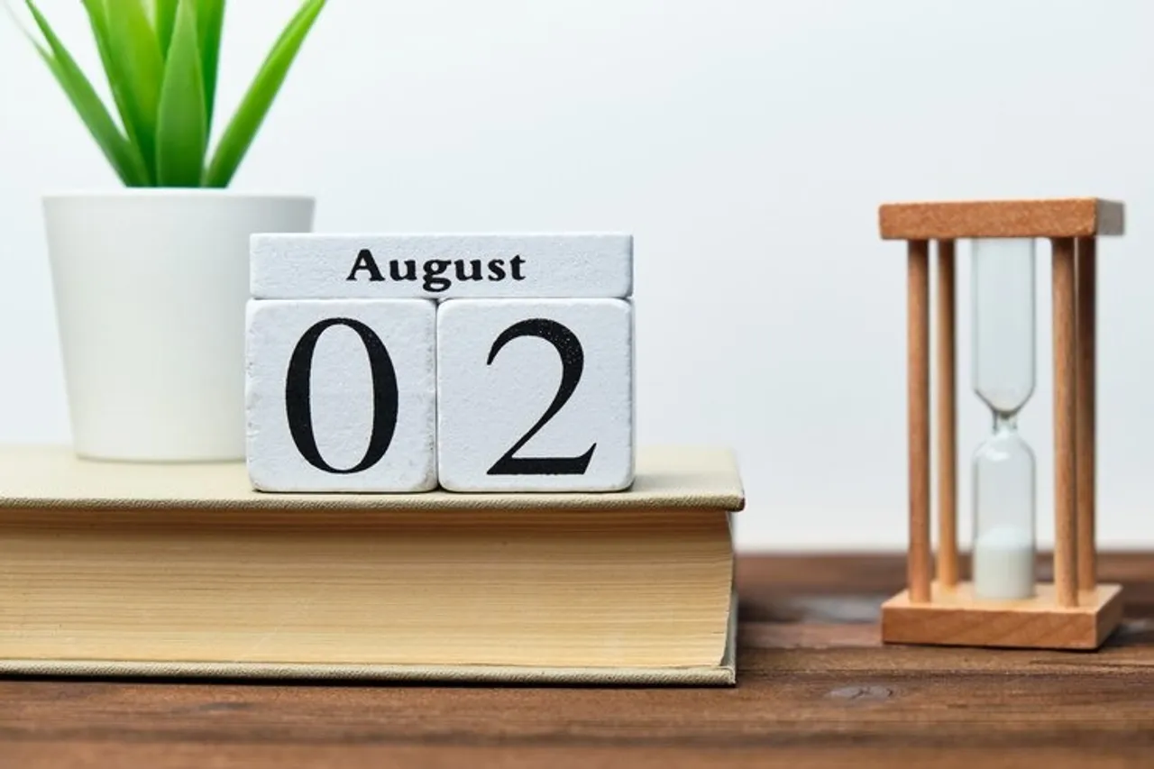 august, horoscope