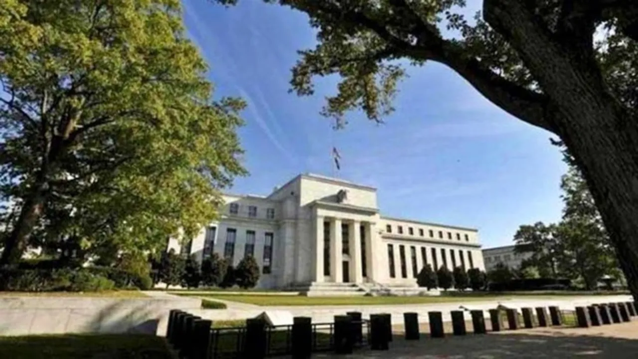 Fed slashes rates by quarter
