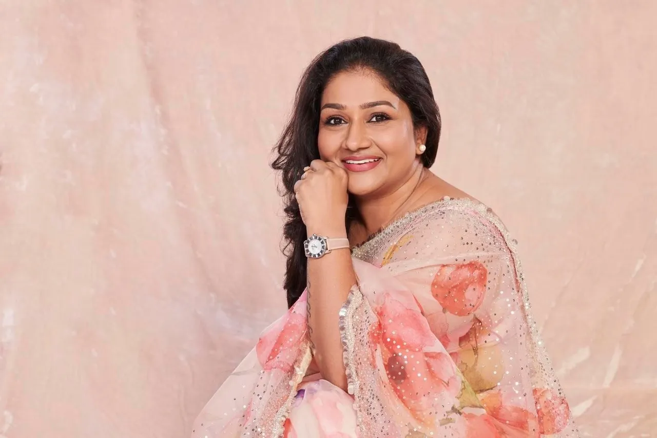Dolly Jain Saree pics 11