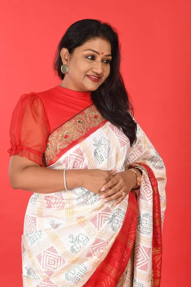 Dolly Jain Saree pics 8