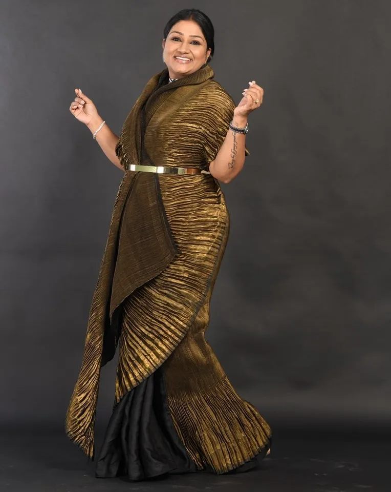 Dolly Jain Saree pics 9