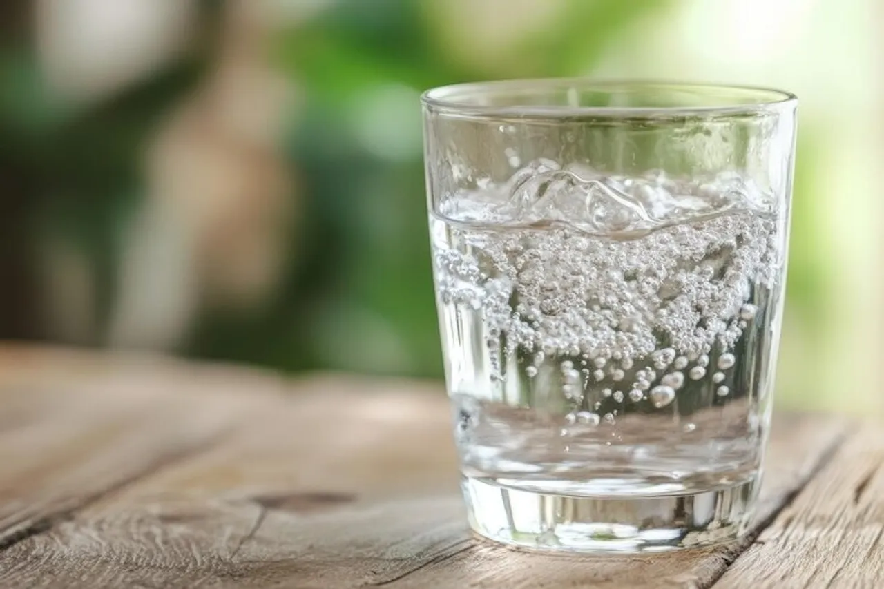 Adding A Pinch Of Rock Salt To Drinking Water 6