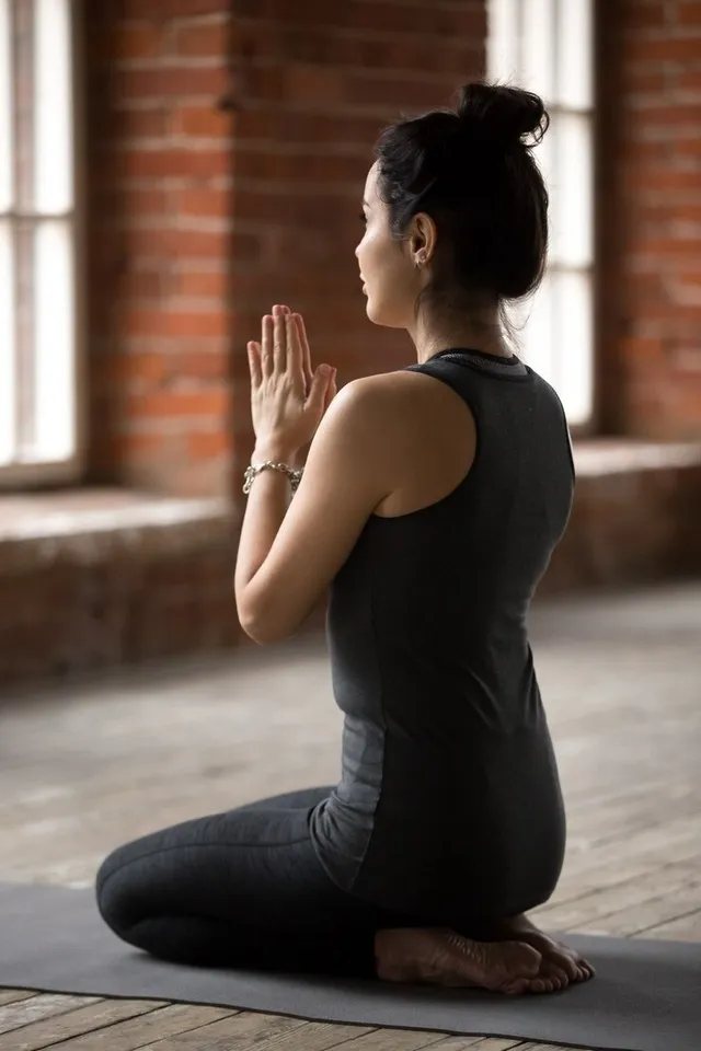 Six Yoga Poses To Look Younger 5