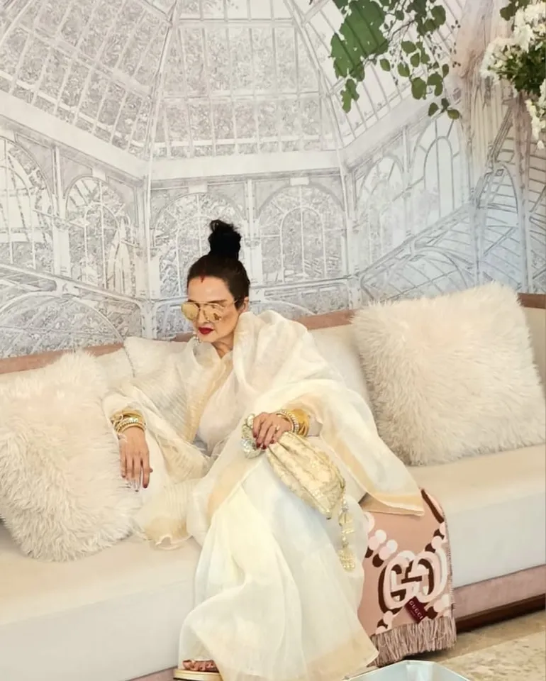 Rekha pics (4)
