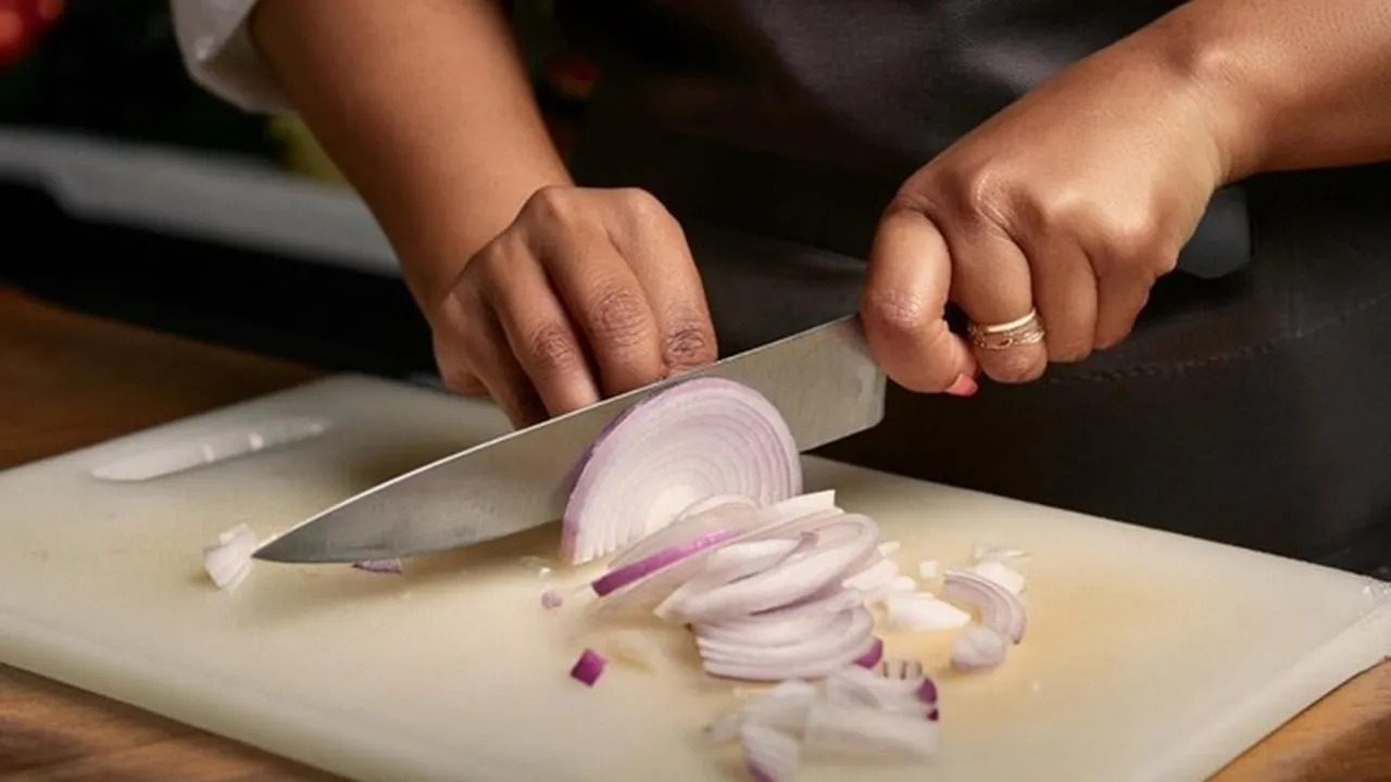 Hacks To Cut Onion Easily FI