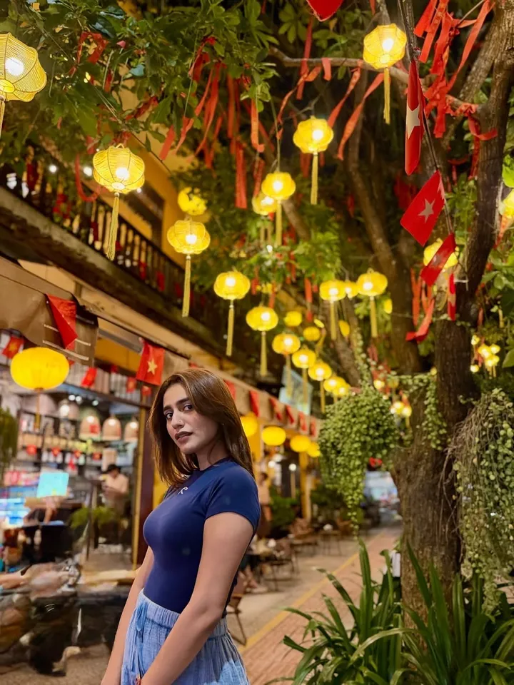 Priya Varrier Vietnam 9