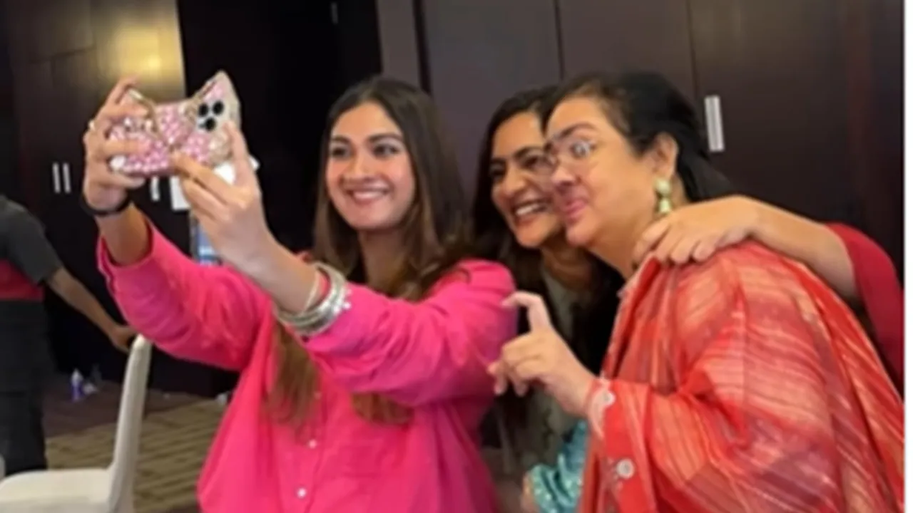 Urvashi Kunjatta Parvathy selfie