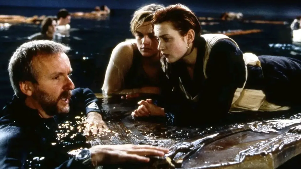 Titanic floating door