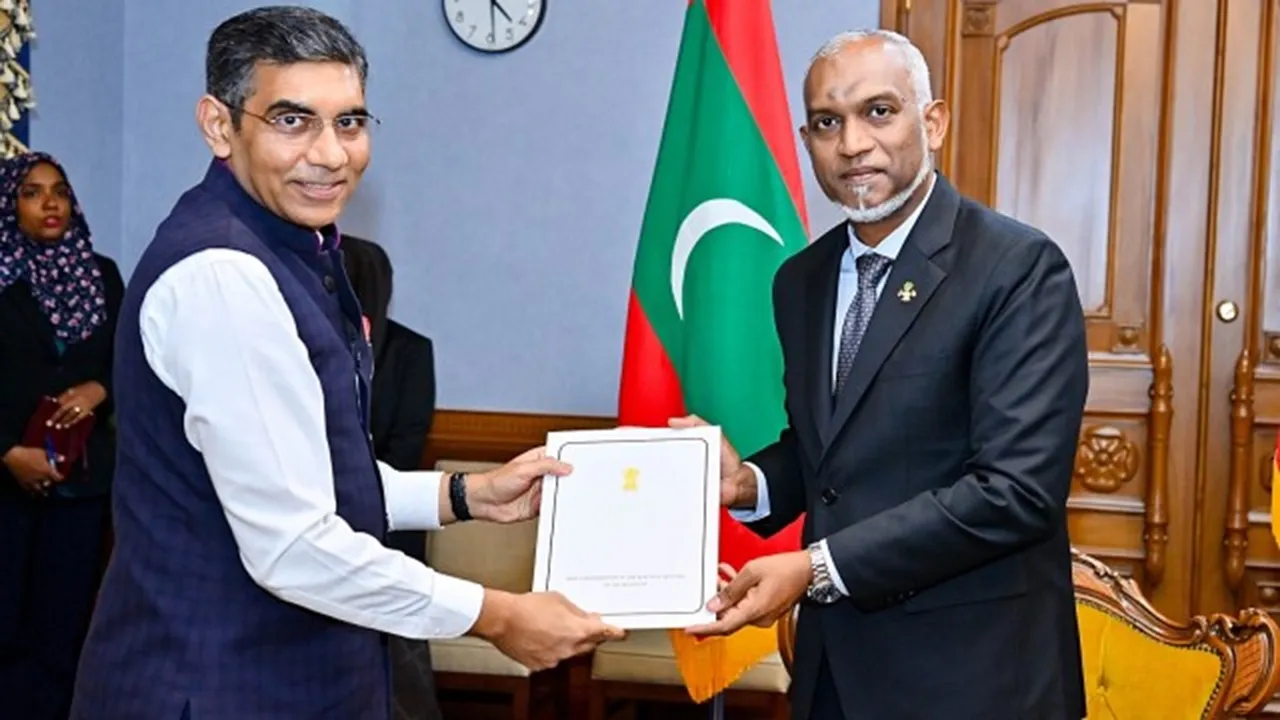 Mohamed Muizzu, 08