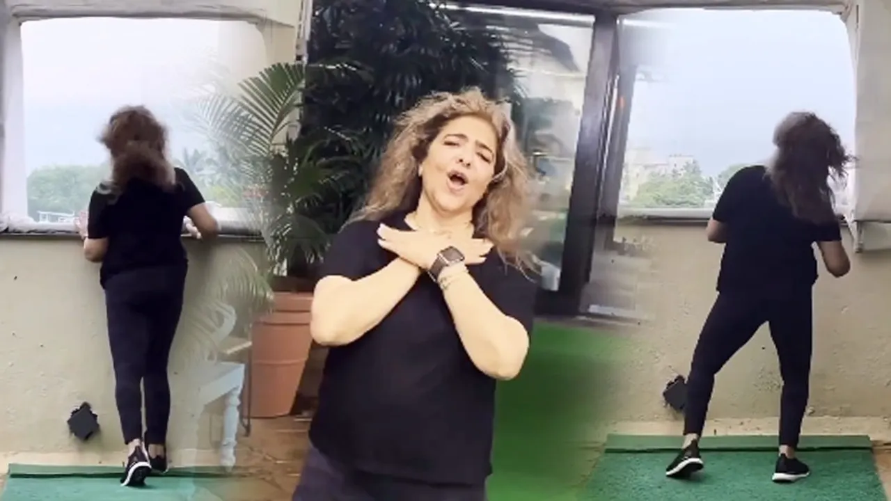 Hrithik Roshan Mother