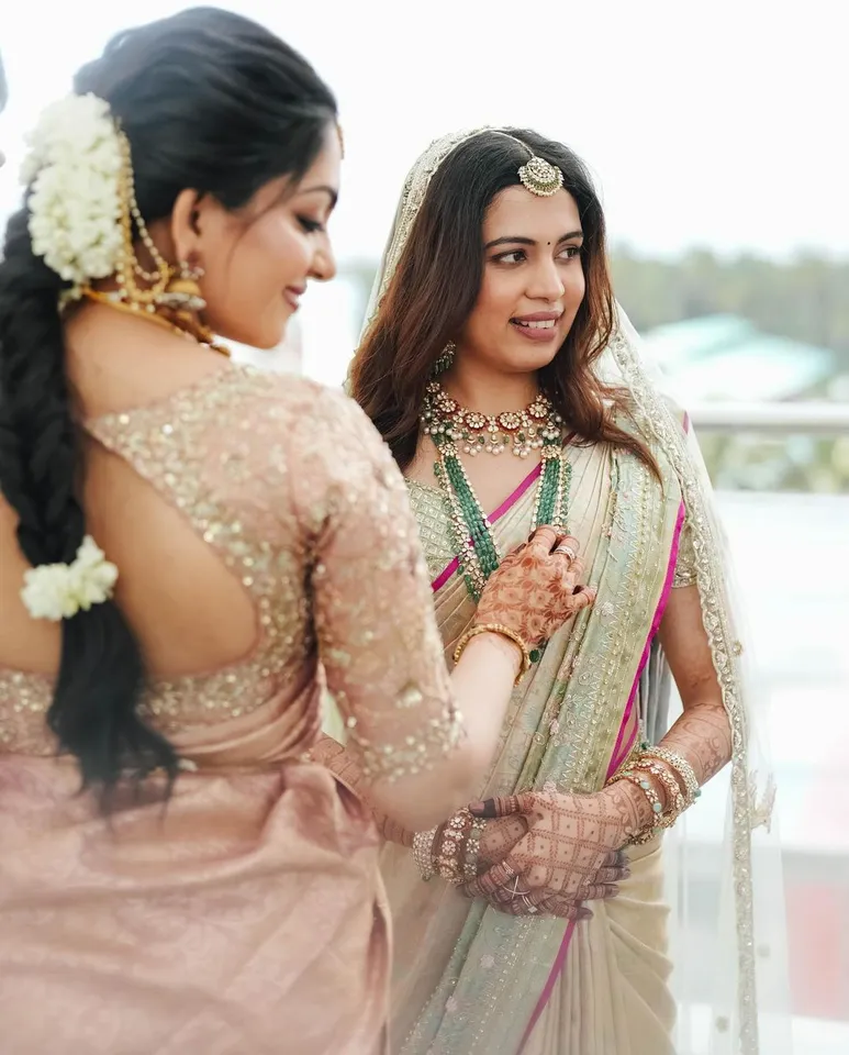 കാഞ്ചീപുരം സാരിയും ദുപ്പട്ടയും; വേറിട്ട ബ്രൈഡൽ ലുക്കിൽ ദിയ