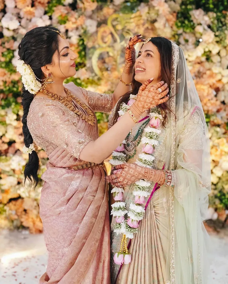 കാഞ്ചീപുരം സാരിയും ദുപ്പട്ടയും; വേറിട്ട ബ്രൈഡൽ ലുക്കിൽ ദിയ