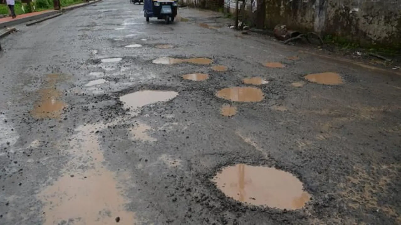 Kerala Roads | pits | holes