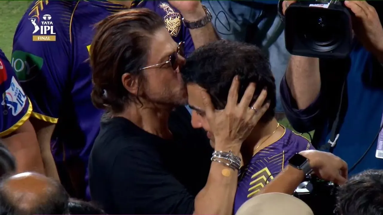 Shah Rukh Khan | kiss | Gautam Gambhir's forehead