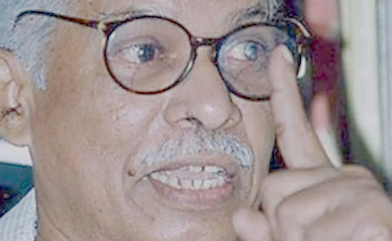 ആ കെട്ടിടം, ഒരു പ്രേതാലയമായി അവിടെ കിടക്കണം