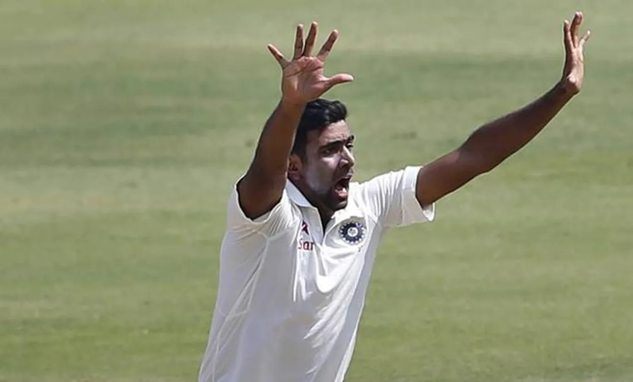 ravichandran ashwin, അശ്വിൻ, ashwin, ഇന്ത്യ, ravichandran ashwin test wickets, ദക്ഷിണാഫ്രിക്ക, ravichandran ashwin test record, ashwin muralitharan, റെക്കോർഡ്, muttiah muralitharan, muralitharan, ashwin fastest test wickets, മുത്തയ്യ മുരളീധരൻ, ashwin test wickets, india vs south africa, ind vs sa, cricket news, ie malayalam, ഐഇ മലയാളം