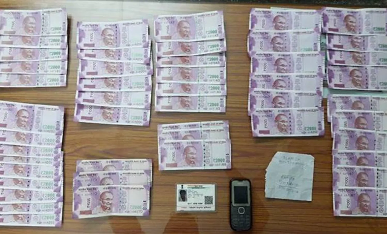 ബംഗ്ലാദേശ് അതിര്‍ത്തി വഴി 2000 രൂപയുടെ വ്യാജനോട്ടുകള്‍ കടത്താന്‍ ശ്രമിച്ചയാളെ സൈന്യം പിടികൂടി