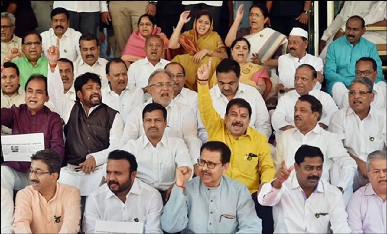 മഹാരാഷ്ട്ര നിയമസഭയിലെ കോലാഹലം: 19 പ്രതിപക്ഷ എംഎല്‍എമാരെ ഒമ്പത് മാസത്തേക്ക് സസ്പെന്‍ഡ് ചെയ്തു