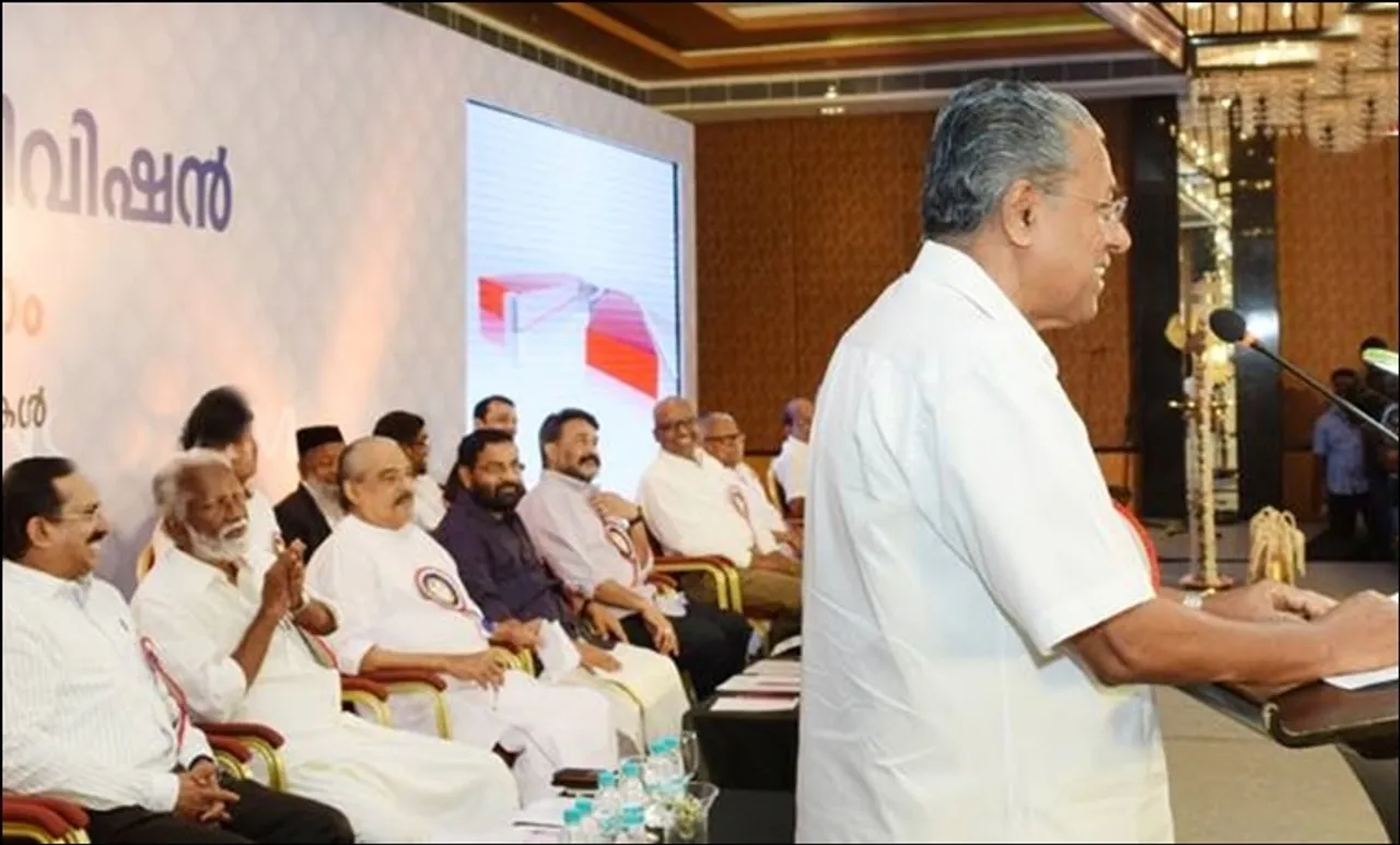 മംഗളം ടെലിവിഷന് തിരി കൊളുത്തിയത് മുഖ്യമന്ത്രി; മന്ത്രിസഭയ്ക്ക് തീ കൊടുത്ത് ചാനല്‍