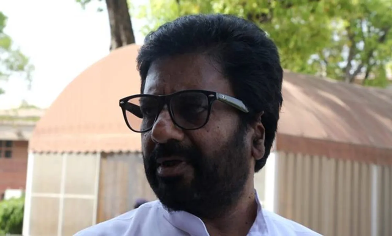 mp attack on air india staff, മുംബൈയിൽ എയർ ഇന്ത്യ ജീവനക്കാരന് എതിരെ അതിക്രമം, എയർ ഇന്ത്യ ജീവനക്കാരനെ തല്ലി, ശിവസേന എംപി, raveendra gaekwaad, shiv sena MP, Air india