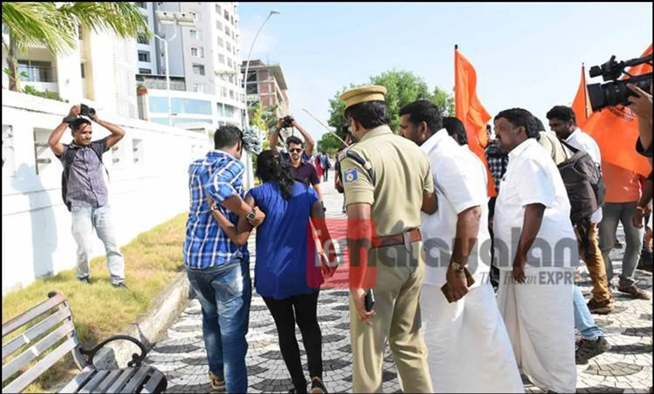 ശിവസേന അക്രമം: നടപടി നേരിട്ട എസ്ഐയെ പ്രകീർത്തിച്ച് സിഐ യുടെ ഫെയ്സ്ബുക്കിൽ പോസ്റ്റ്