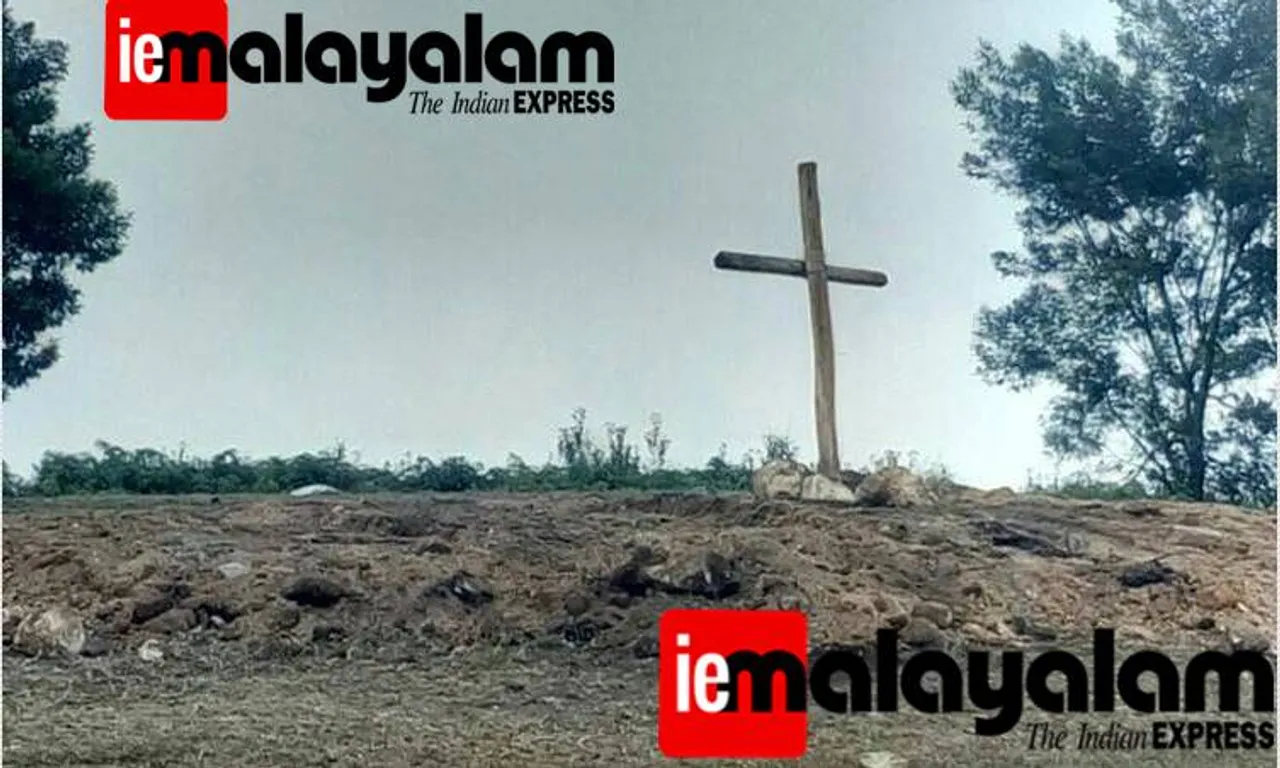wooden cross, munnar, pappaathi chola