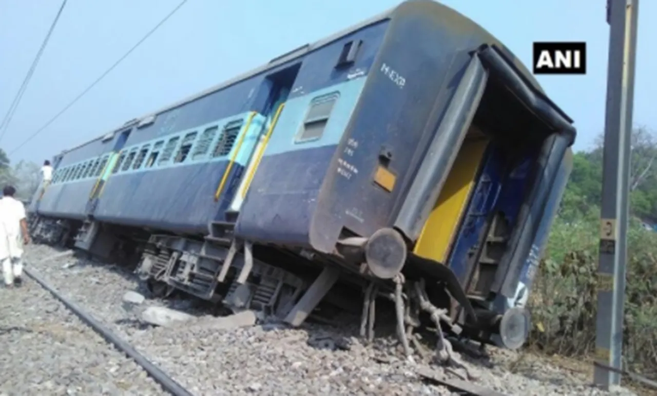 train derail, pune special train, pune special train derailed, pollachi-pune, thirunelveli trains, തീവണ്ടി പാളം തെറ്റി, പൂനെ പ്രത്യേക തീവണ്ടി, പാളം തെറ്റിയ തീവണ്ടി