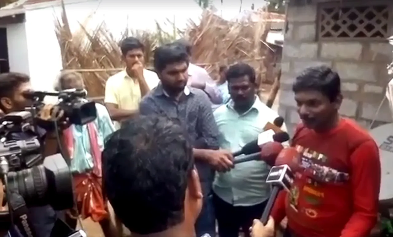 'നന്മ നിറഞ്ഞവന്‍ സന്തോഷ് പണ്ഡിറ്റ്'; ഗോവിന്ദാപുരത്തെ പാവങ്ങളെ കാണാന്‍ 'യഥാര്‍ത്ഥ സൂപ്പര്‍താരം' എത്തി, വെറുംകൈയോടെ അല്ല!