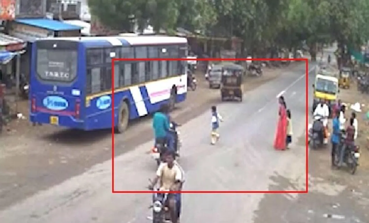 അമ്മയും സഹോദരിയും നോക്കി നില്‍ക്കെ എട്ടു വയസുകാരന്‍ അമിതവേഗത്തില്‍ വന്ന ബൈക്കിടിച്ച് മരിച്ചു