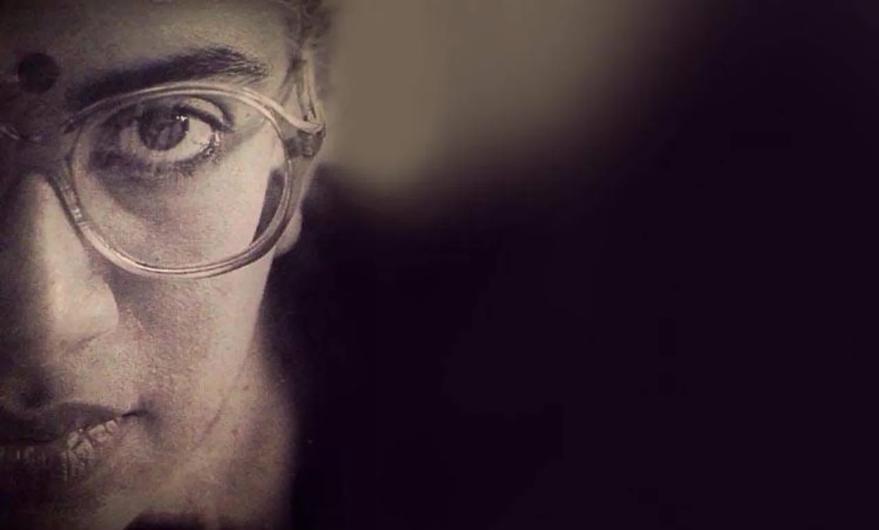 ഒരു കീറ് അഷിതയാകാശത്തിലെ മേഘവിസ്‌ഫോടനങ്ങള്‍