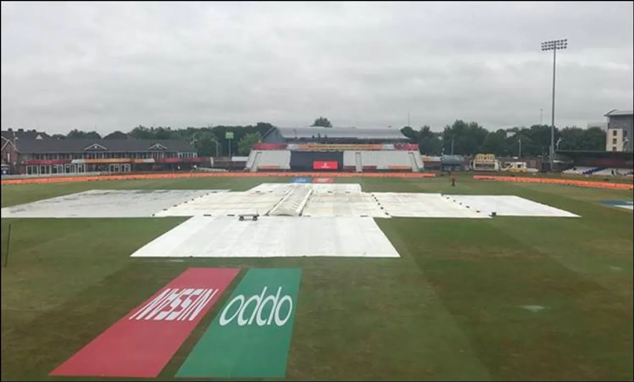 വനിത സെമി​ ഫൈനലിൽ മഴ കളിക്കുന്നു , മത്സരം ഉപേക്ഷിച്ചാൽ എന്ത് സംഭവിക്കും?