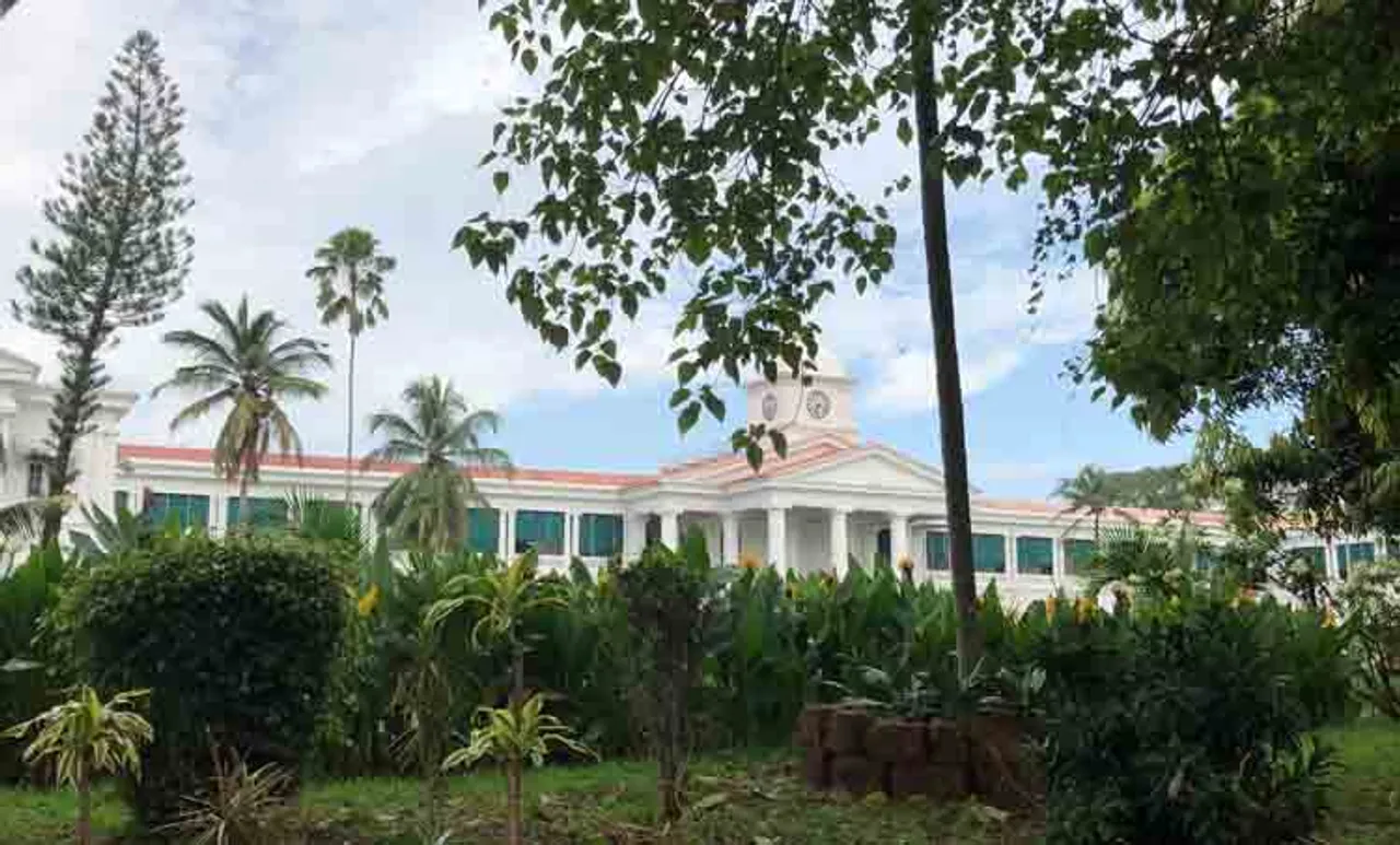 സർക്കാർ ഓഫീസുകളിൽ ശനിയാഴ്‌ചകളിൽ നൽകിയിരുന്ന അവധി നിർത്തലാക്കുന്നു