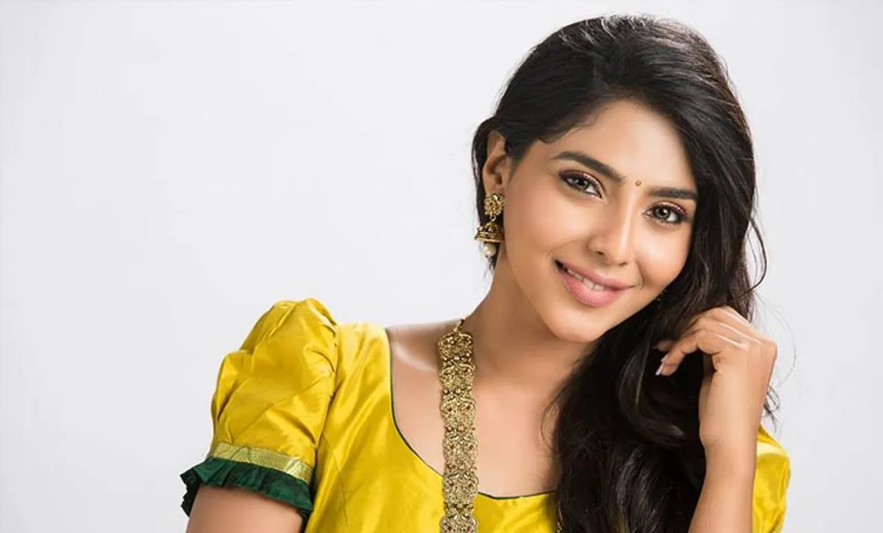 Aishwarya Lakshmi, Njandukalude Nattil Oridavela