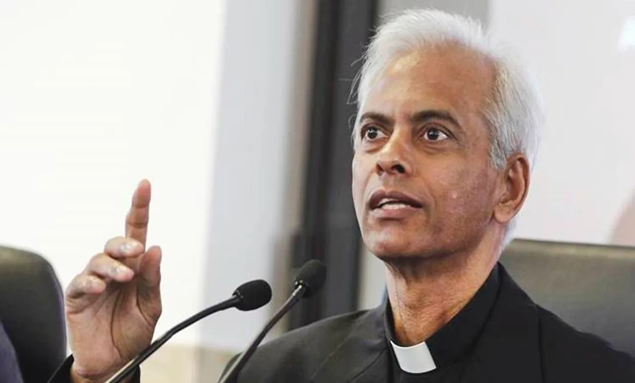 ഫാ. ടോം ഉഴുന്നാലില്‍ കേരളത്തിലെത്തി; നെടുമ്പാശ്ശേരിയില്‍ വന്‍ സ്വീകരണം