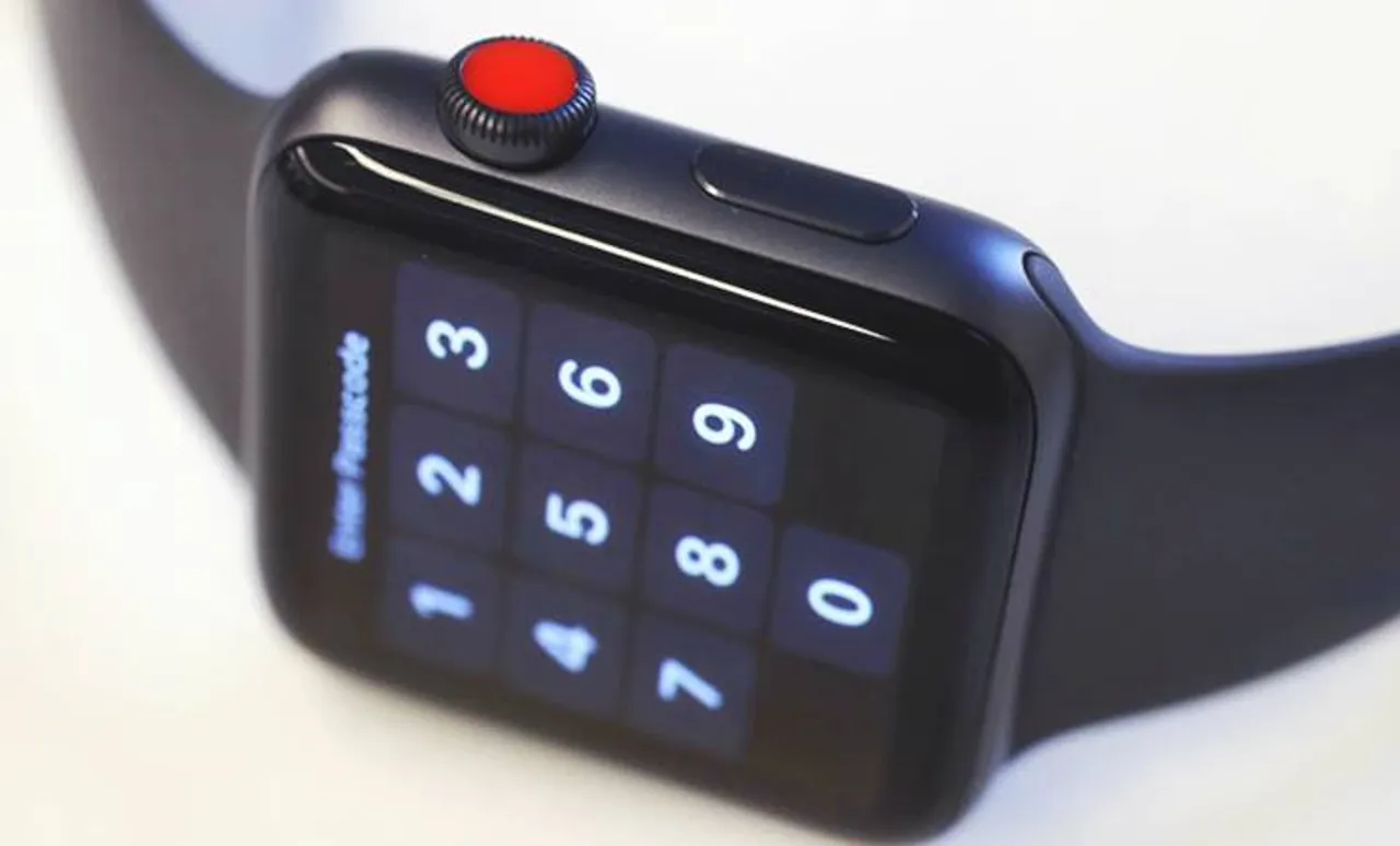 Apple, Apple Watch, Apple Watch US man, HeartWatch app, Apple Watch alert, blood clot, heart rate monitoring, symptoms, panic attack, fitness trackers, cardiovascular conditions