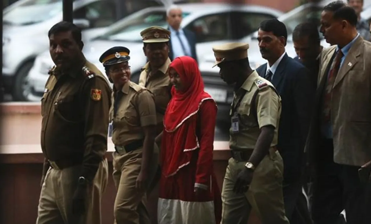 ഹാദിയ കേസ് ഇന്ന് സുപ്രീം കോടതിയിൽ; നീട്ടിവയ്ക്കണമെന്ന അശോകന്റെ ഹർജി തളളി