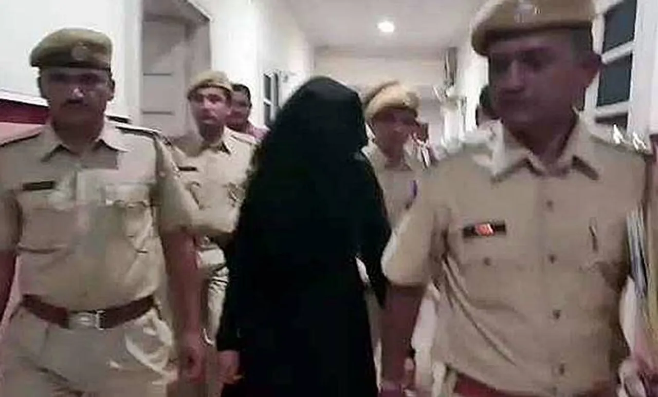 'രാജസ്ഥാന്റെ ഹാദിയ'യ്ക്ക് ഭര്‍ത്താവിനൊപ്പം പോകാം; 'കേരളത്തിന്റെ ഹാദിയ' കാത്തിരിക്കുന്നു