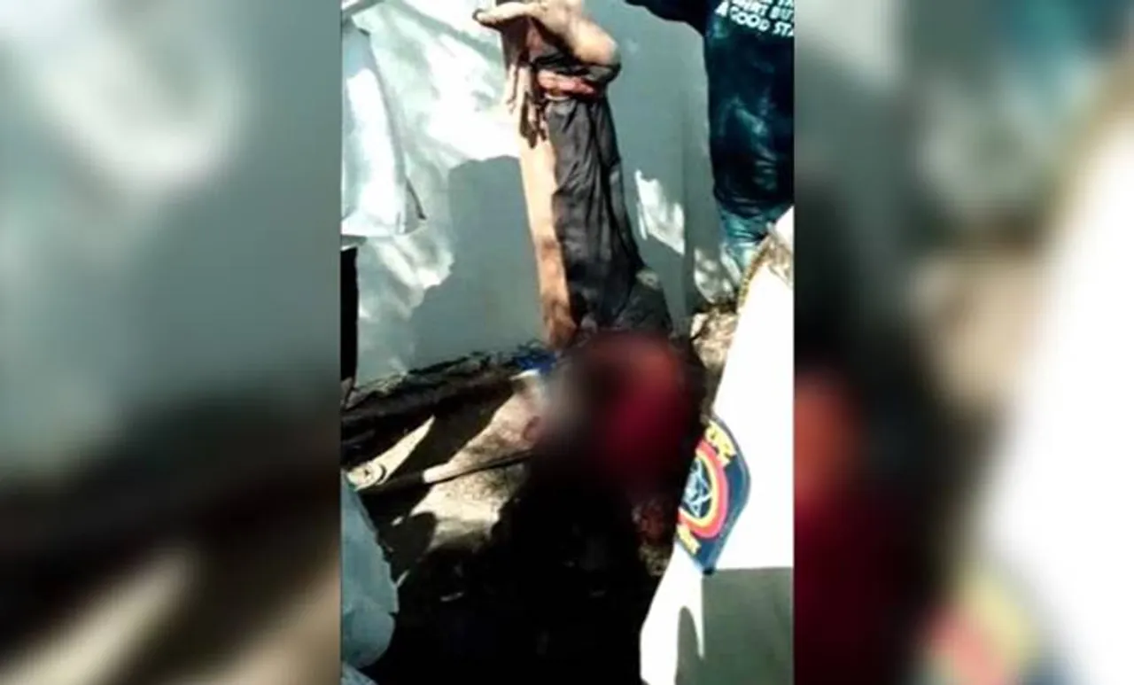 പൊലീസുകാര്‍ നോക്കി നില്‍ക്കെ യുവാവിനെ തലകീഴായി കെട്ടിത്തൂക്കി മര്‍ദ്ദിച്ച് കൊന്നു