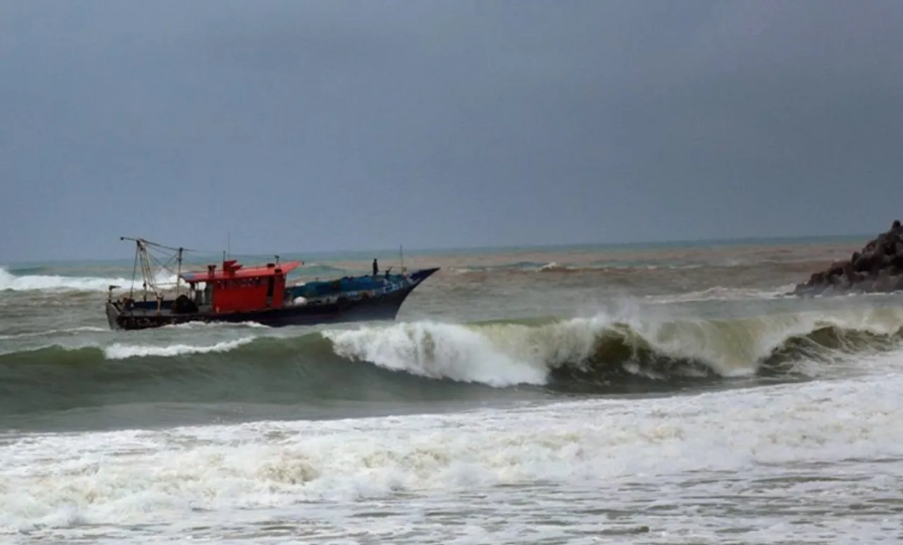 ഓഖി ദുരന്തം: കാണാക്കയത്തില്‍ 11 ബോട്ടുകള്‍; കണ്ടെത്താനുളളത് 119 പേരെ