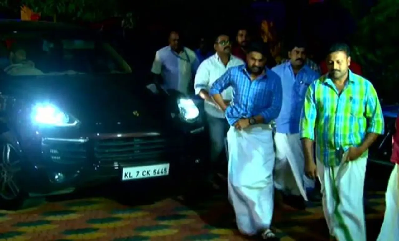 ദിലീപ് കെ.ബി ഗണേഷ് കുമാറുമായി കൂടികാഴ്ച നടത്തി