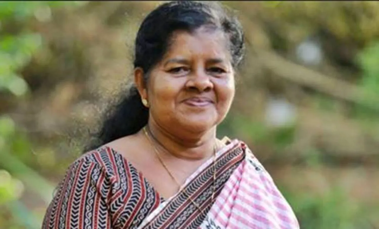 Mercykuttiyamma, Minister, Hug controversy, students hug issue