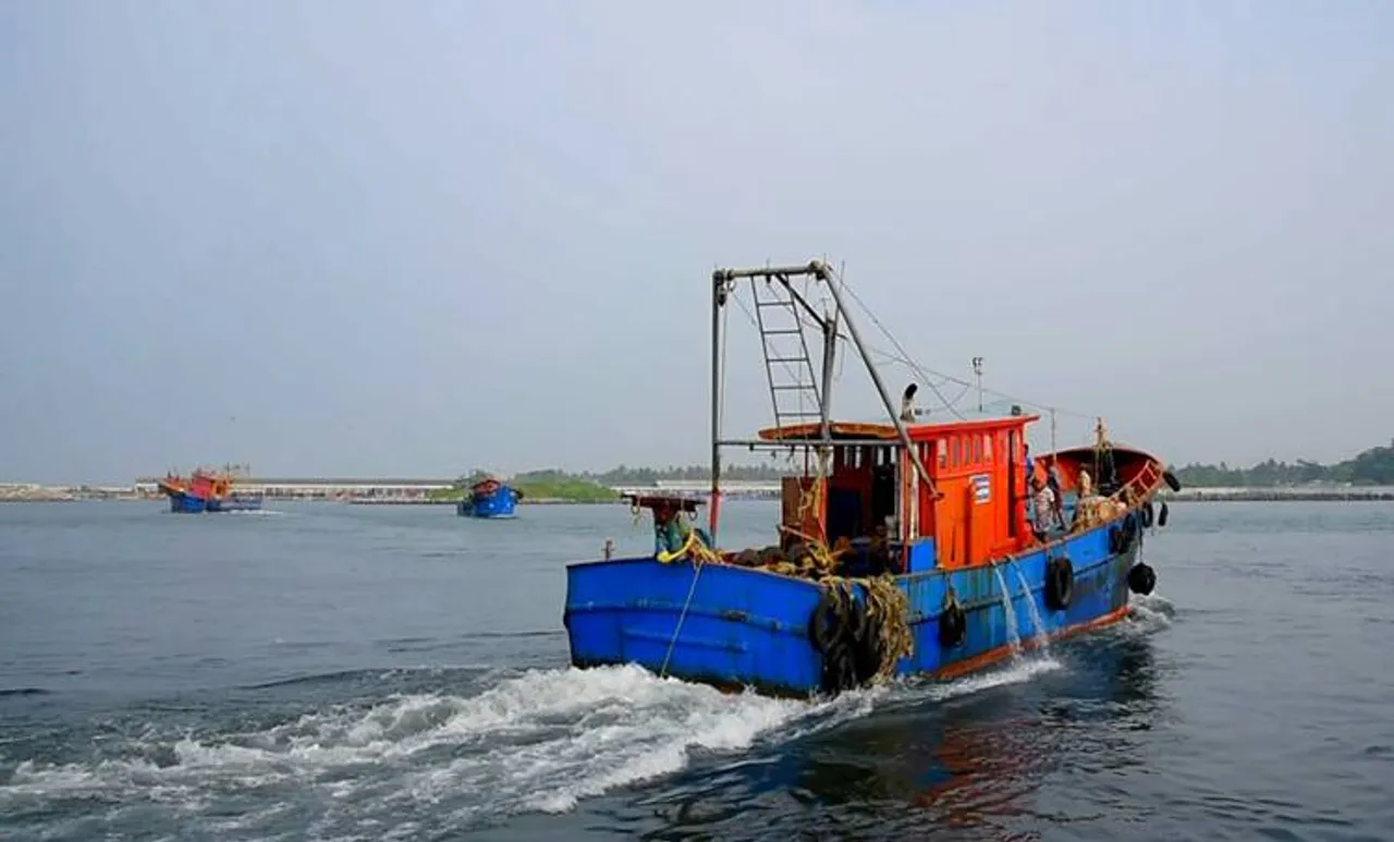 ഐ എസ് ആർ ഒ വികസിപ്പിച്ച നാവിക് ഘടിപ്പിച്ച ബോട്ടുകൾ പരീക്ഷണാർത്ഥം കടലിലിറക്കി