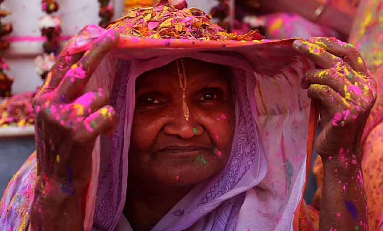 വൃന്ദാവനിൽ വിധവകളുടെ ഹോളി ആഘോഷം