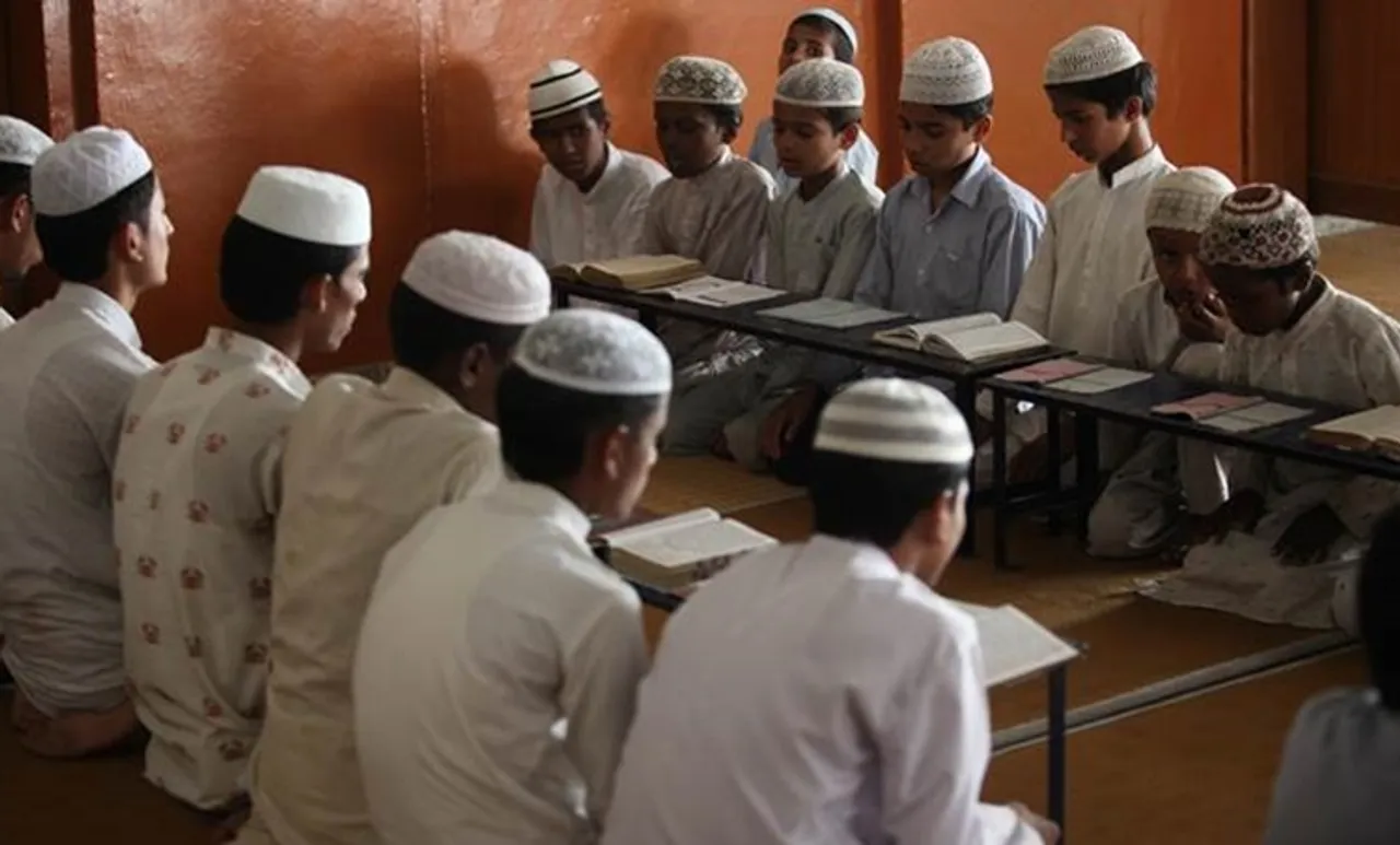 രാജ്യത്തെ മുഴുവന്‍ മദ്രസകളും അടച്ചുപൂട്ടണമെന്ന് പ്രധാനമന്ത്രിക്ക് ഷിയ വഖഫ് ബോര്‍ഡ് ചെയര്‍മാന്റെ കത്ത്