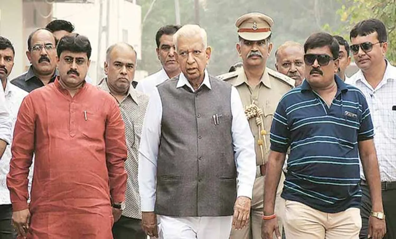 'ദേശീയ ഗാനത്തെ അപമാനിച്ച് കർണാടക ഗവർണർ', വീഡിയോ കുത്തിപൊക്കി സോഷ്യല്‍ മീഡിയ