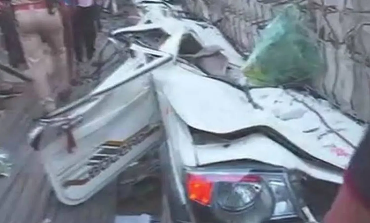 വാരാണസിയില്‍ ഫ്‌ളൈ ഓവര്‍ തകര്‍ന്ന് 12 മരണം; അനുശോചനം അറിയിച്ച് പ്രധാനമന്ത്രി